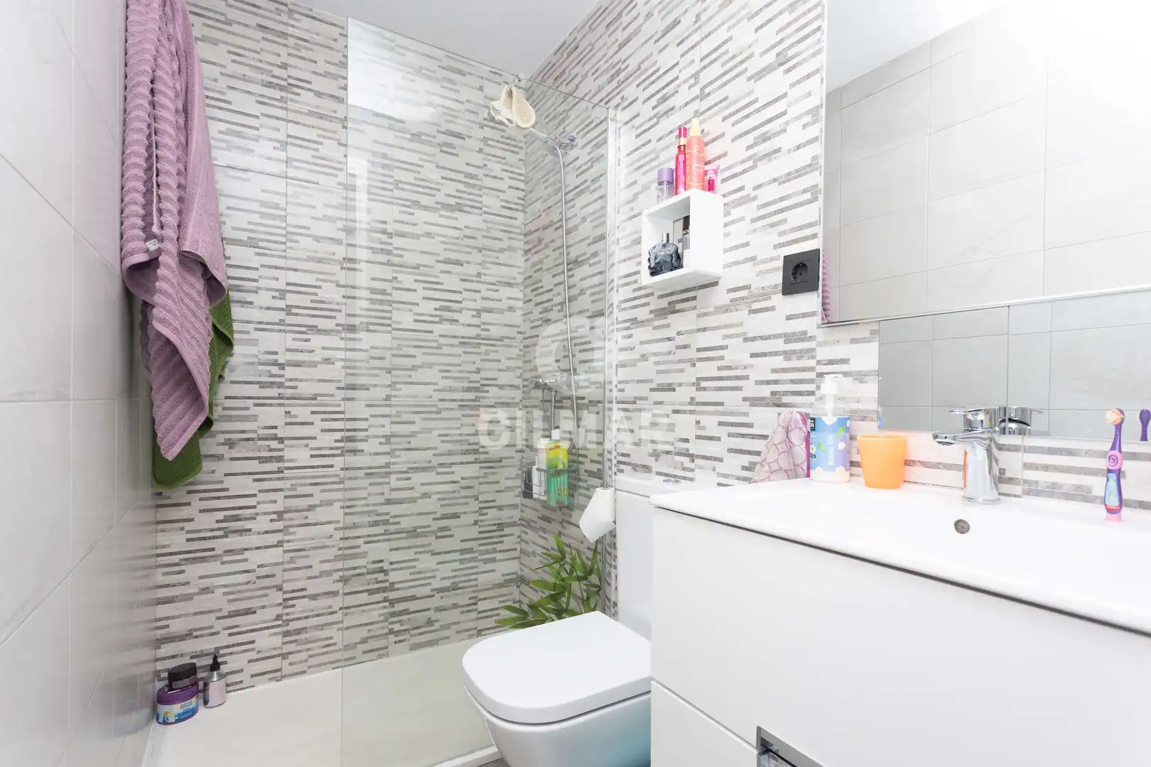 Bathroom of Attic for sale in Madrid  with Heating, Private garden and Storage room