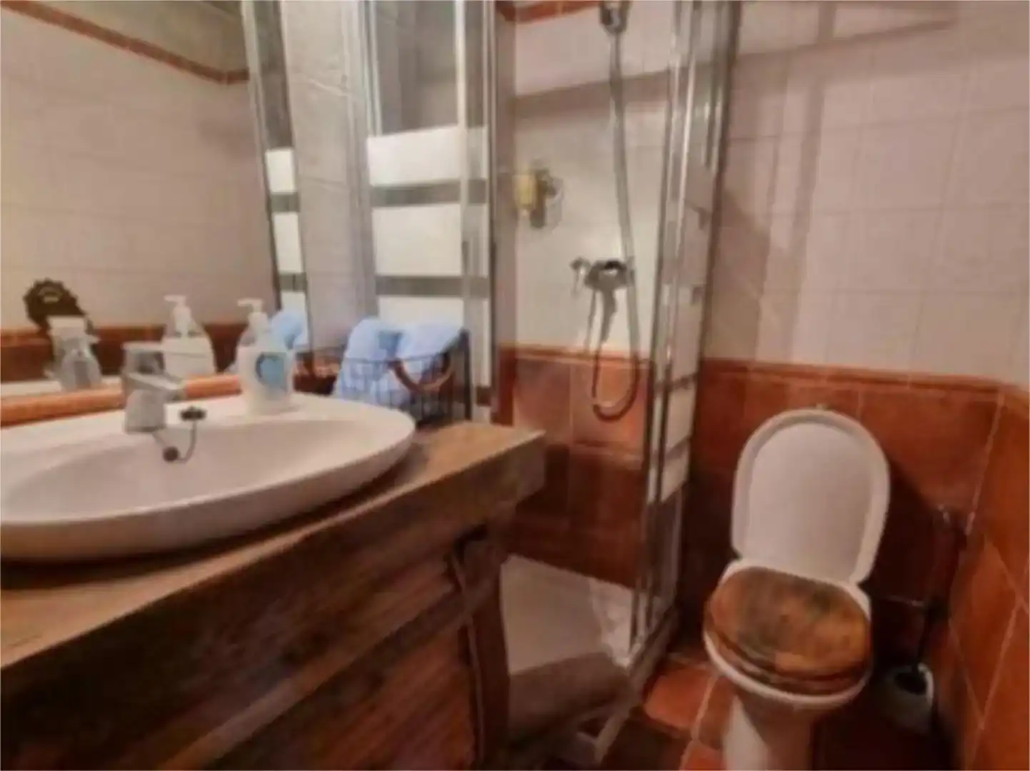 Bany de Pis en venda en Llanes amb Parquet, Moblat i Balcó