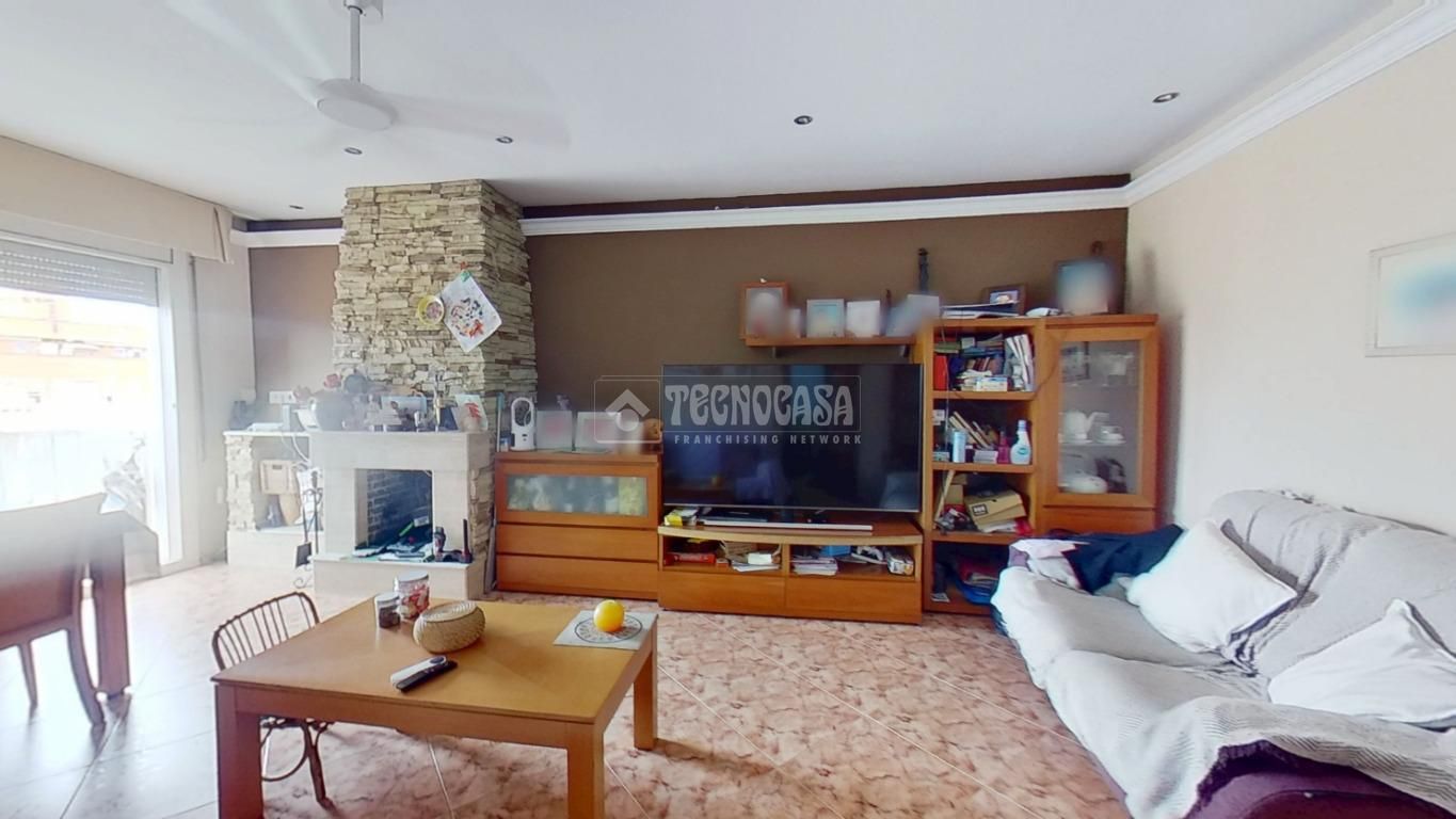 Living room of Flat for sale in Sabadell  with Air Conditioner, Furnished and Balcony