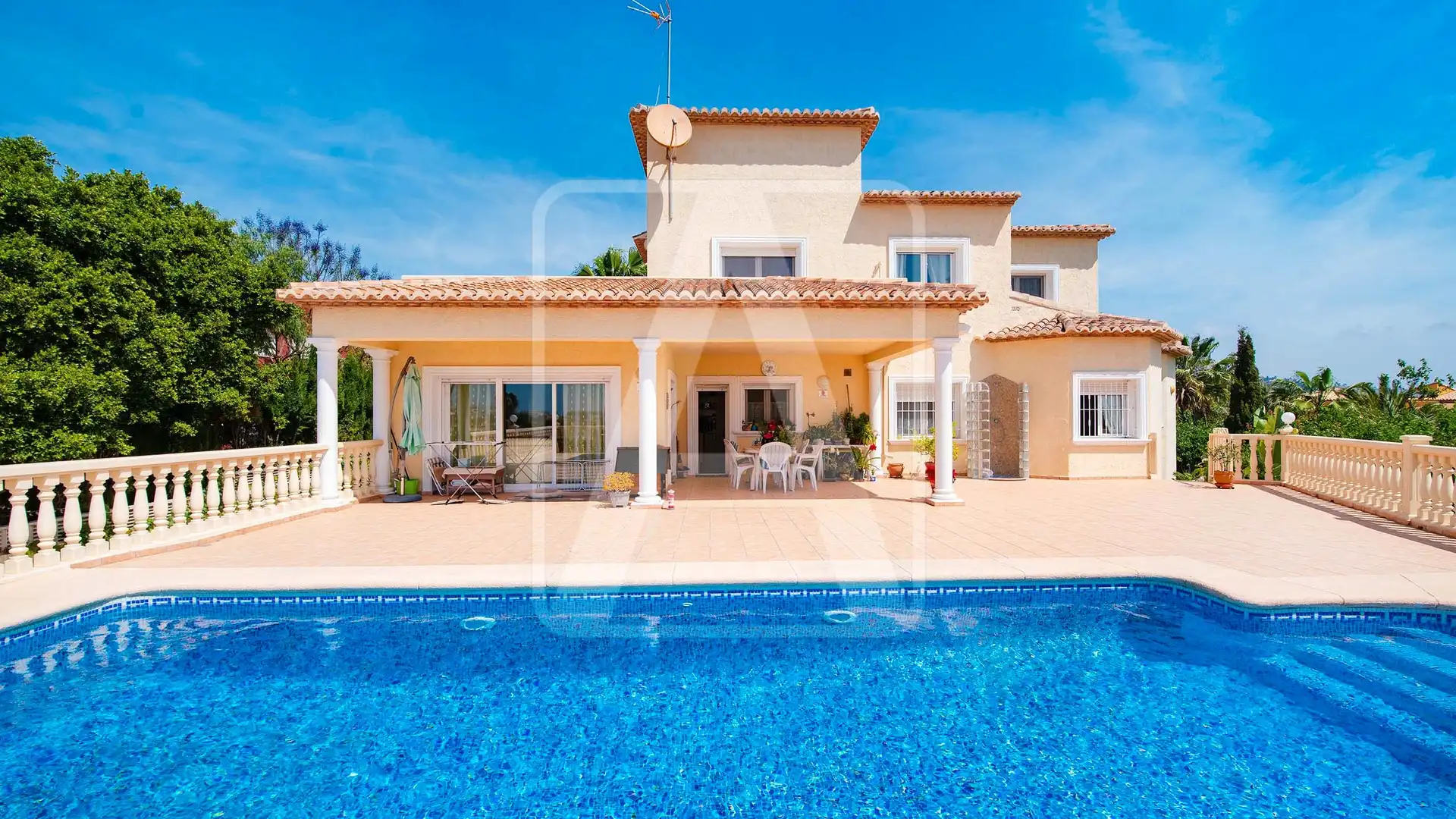 Vista exterior de Casa o chalet en venta en Calpe / Calp con Aire acondicionado, Jardín privado y Terraza