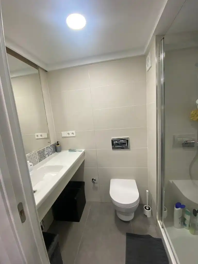 Bathroom of Apartments for rent in Cádiz