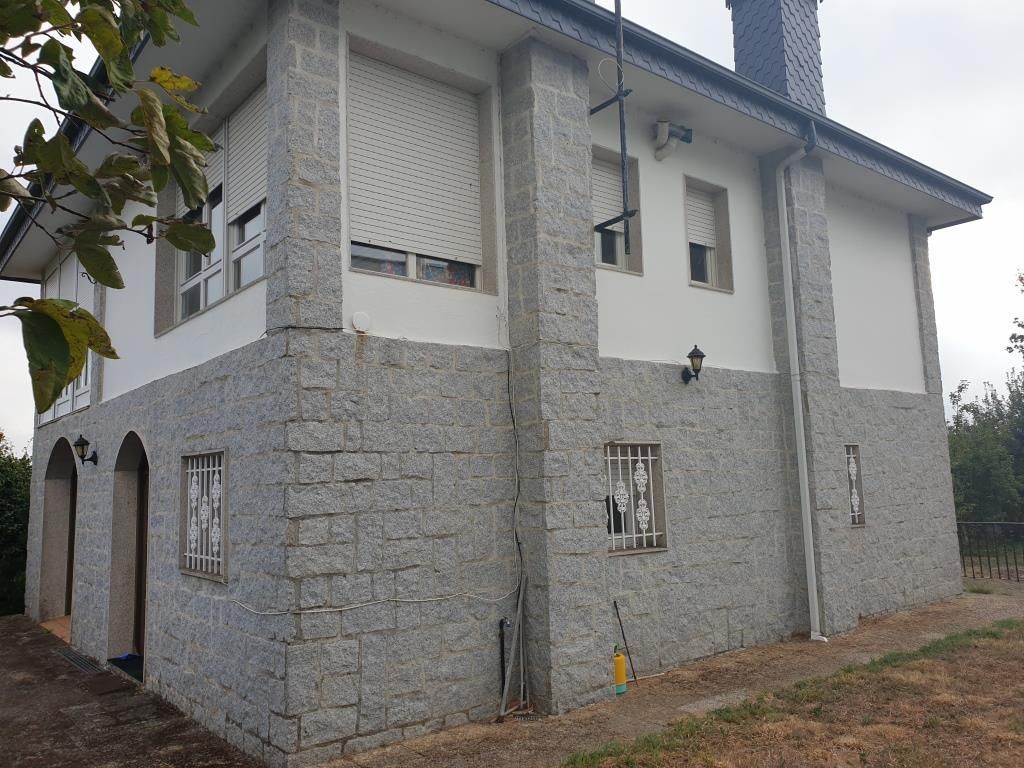 Vista exterior de Casa o xalet en venda en Parada de Sil amb Calefacció, Parquet i Terrassa
