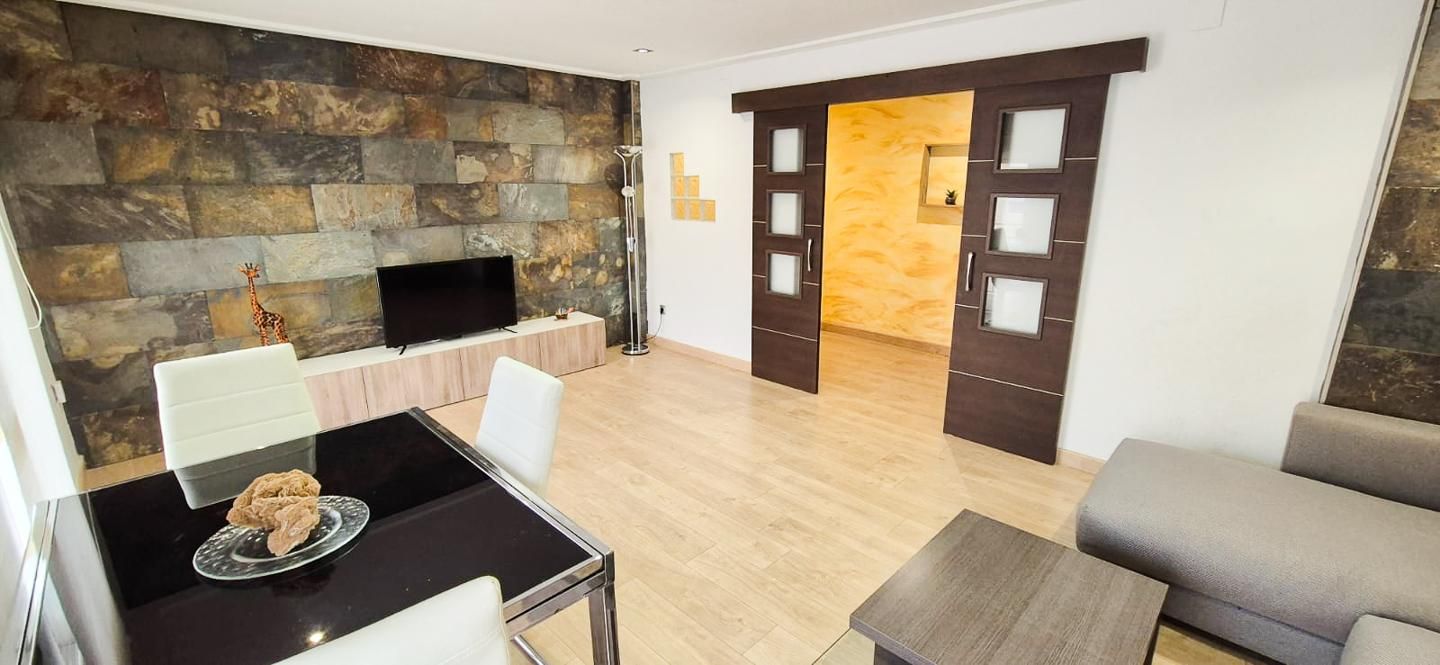 Wohnzimmer von Wohnung zur Miete in Elche / Elx mit Möbliert und Balkon