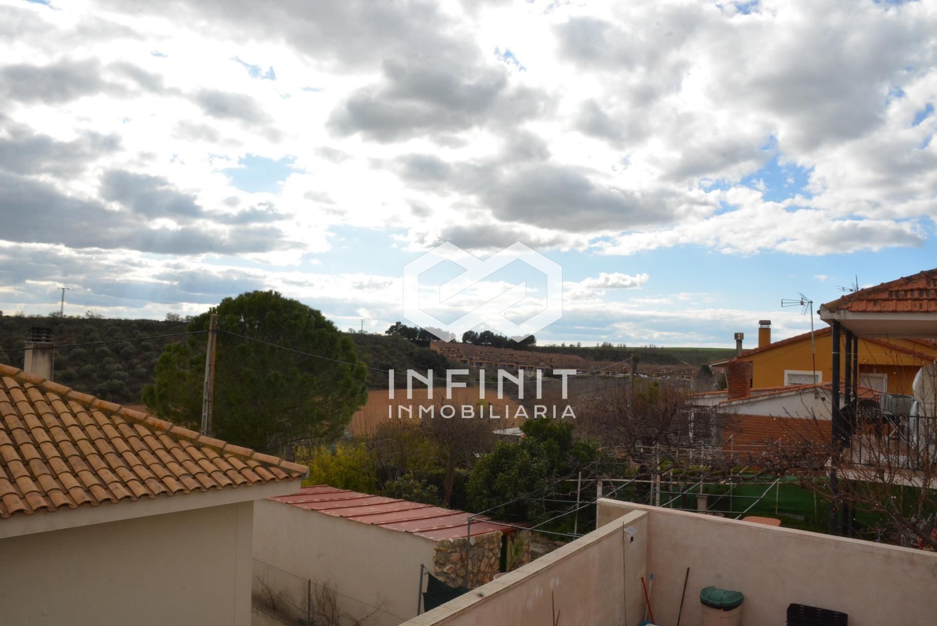 Casa adosada en venta en Quer con Aire acondicionado, Calefacción y Jardín privado