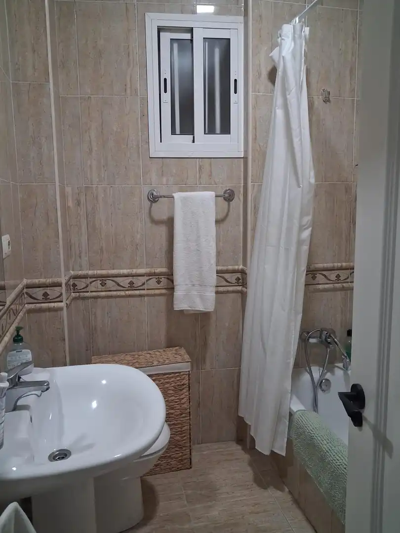 Bany de Pis de lloguer en Cádiz amb Moblat i Balcó