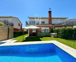 Jardí de Casa adosada en venda en San Morales amb Terrassa i Piscina