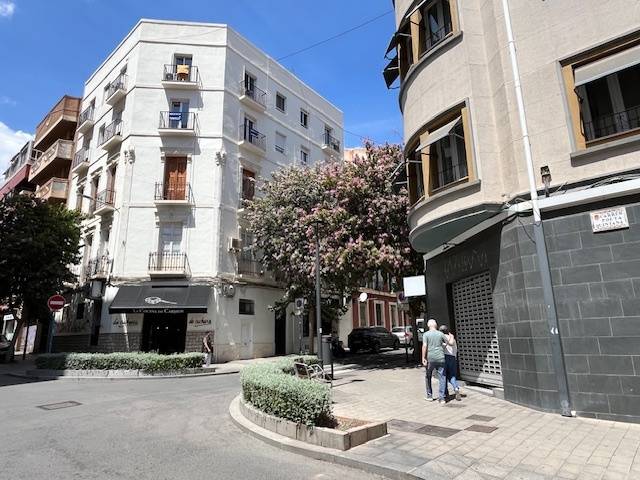 Local comercial en Alquiler en Calle Poeta Quintana  en Mercado