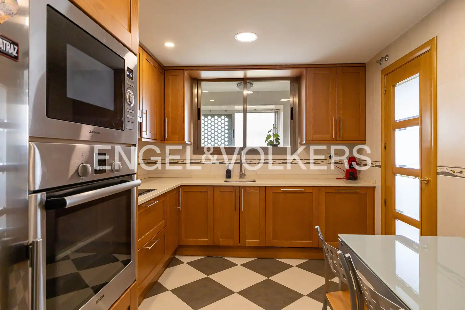 Cocina de Piso en venta en Madrid con Calefacción, Trastero y Piscina