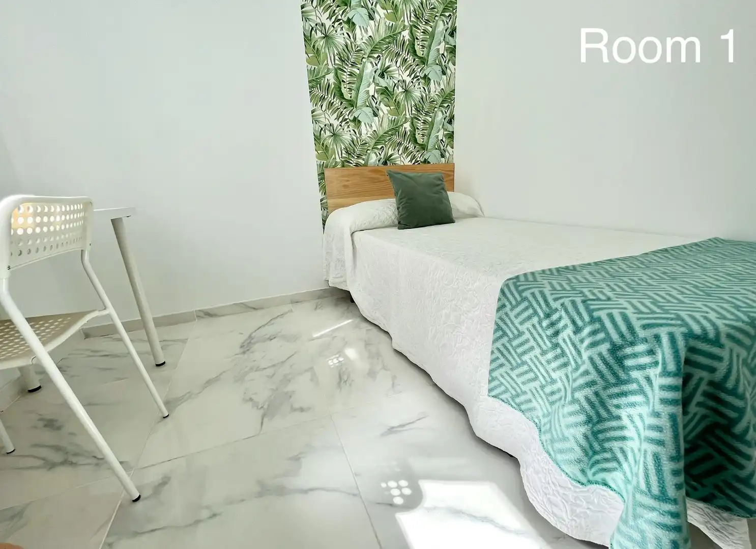 Bedroom of Flat for share in Sevilla  with Furnished, Washing machine and TV