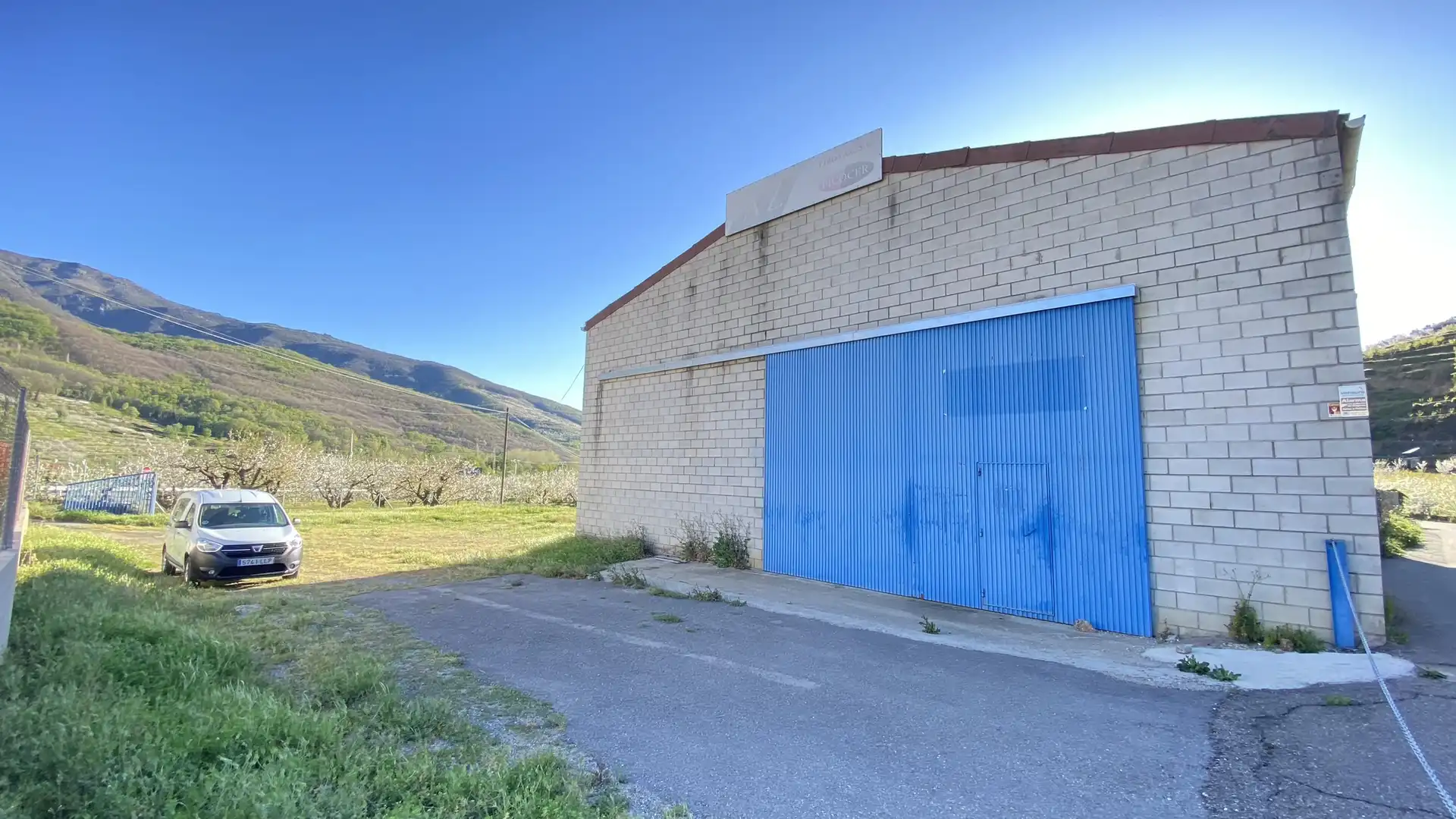 Vista exterior de Nave industrial en venta en Jerte con Alarma