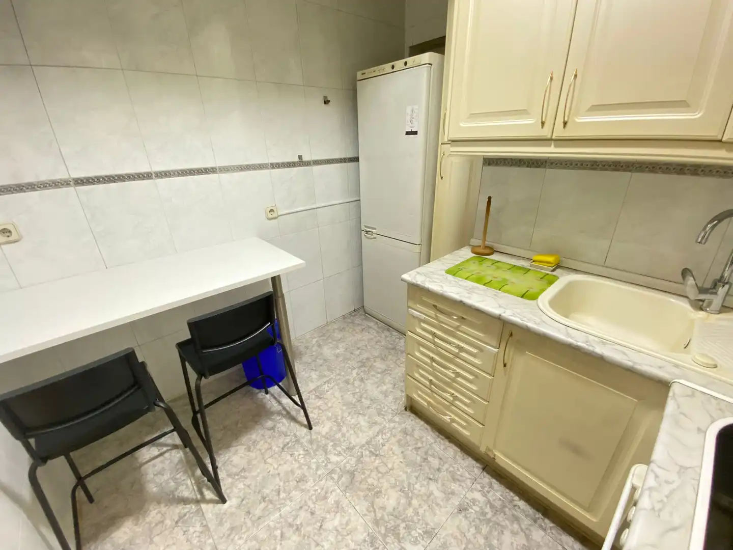 Kitchen of Flat for share in Madrid  with Heating, Furnished and Oven