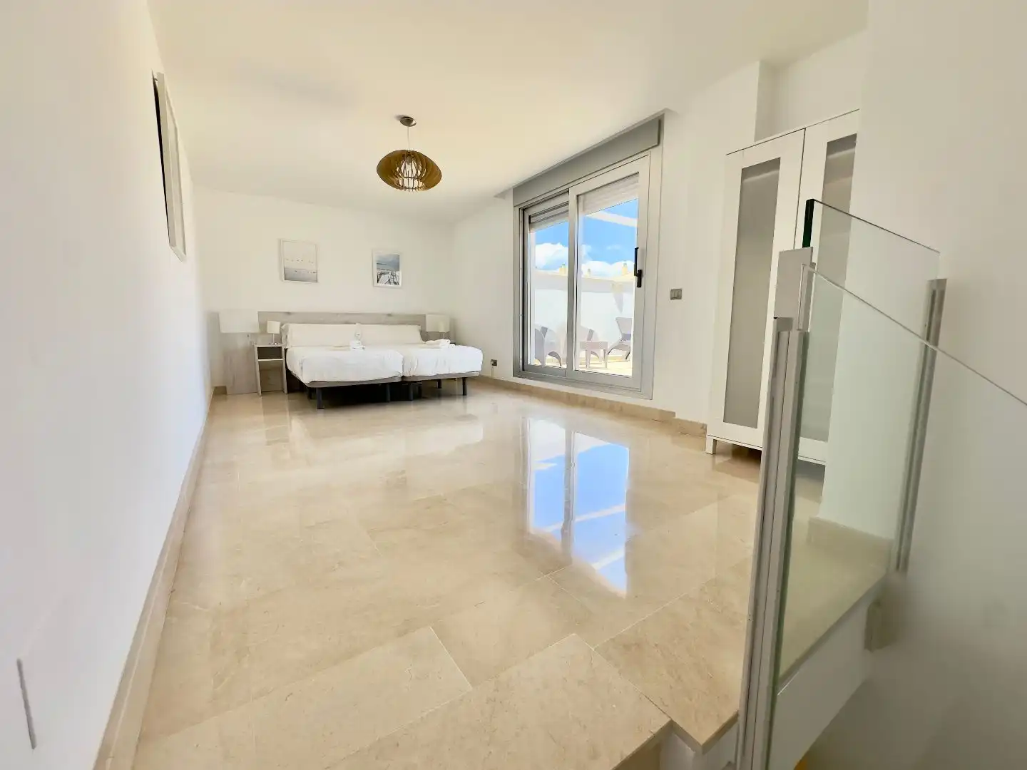 Dormitori de Pis en venda en Marbella amb Aire condicionat i Balcó