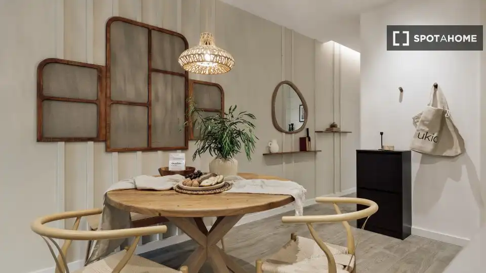 Menjador de Apartament per a compartir en Barcelona amb Aire condicionat, Terrassa i Moblat