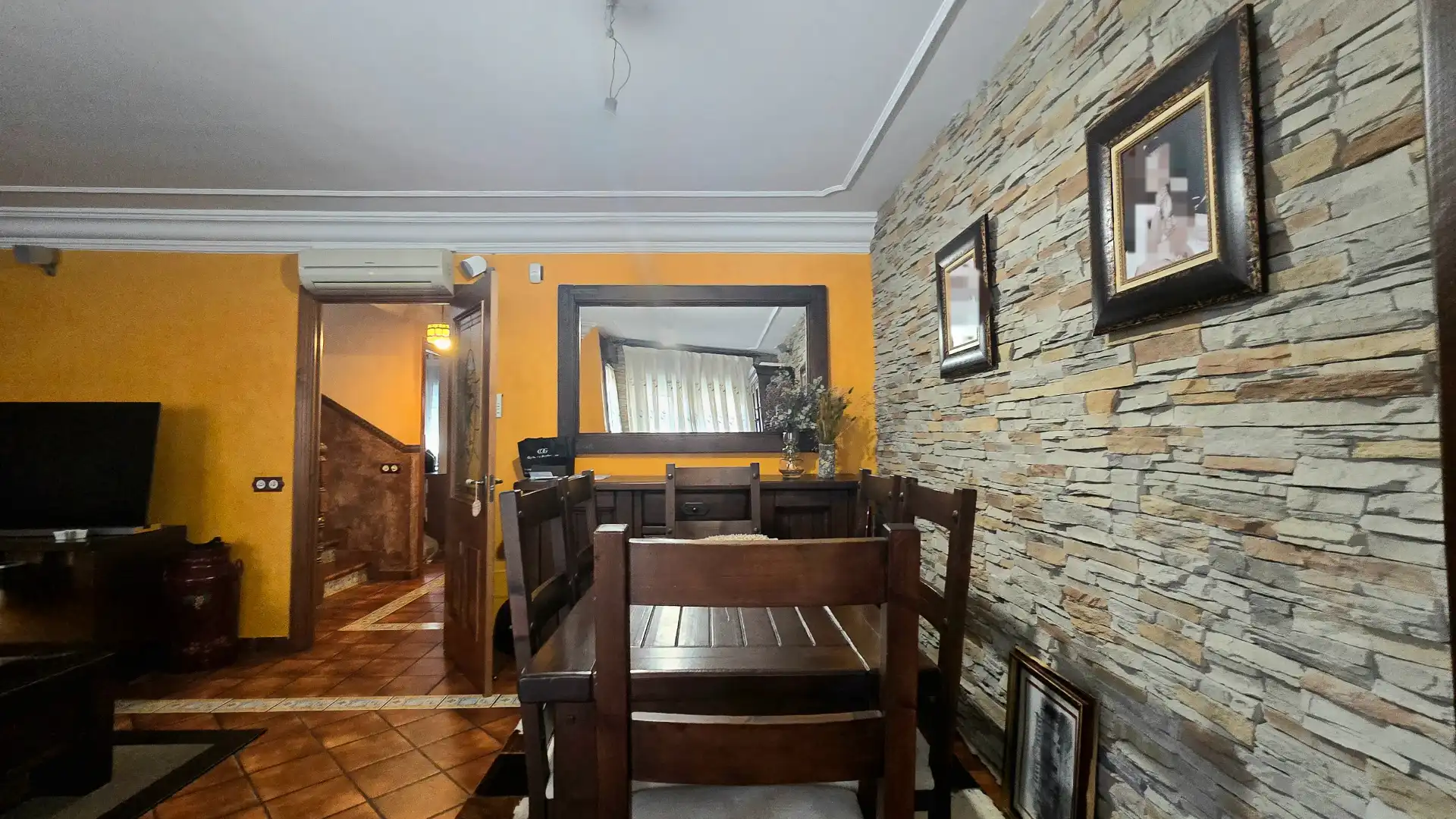 Comedor de Casa adosada en venta en Alcalá de Henares con Aire acondicionado, Calefacción y Jardín privado