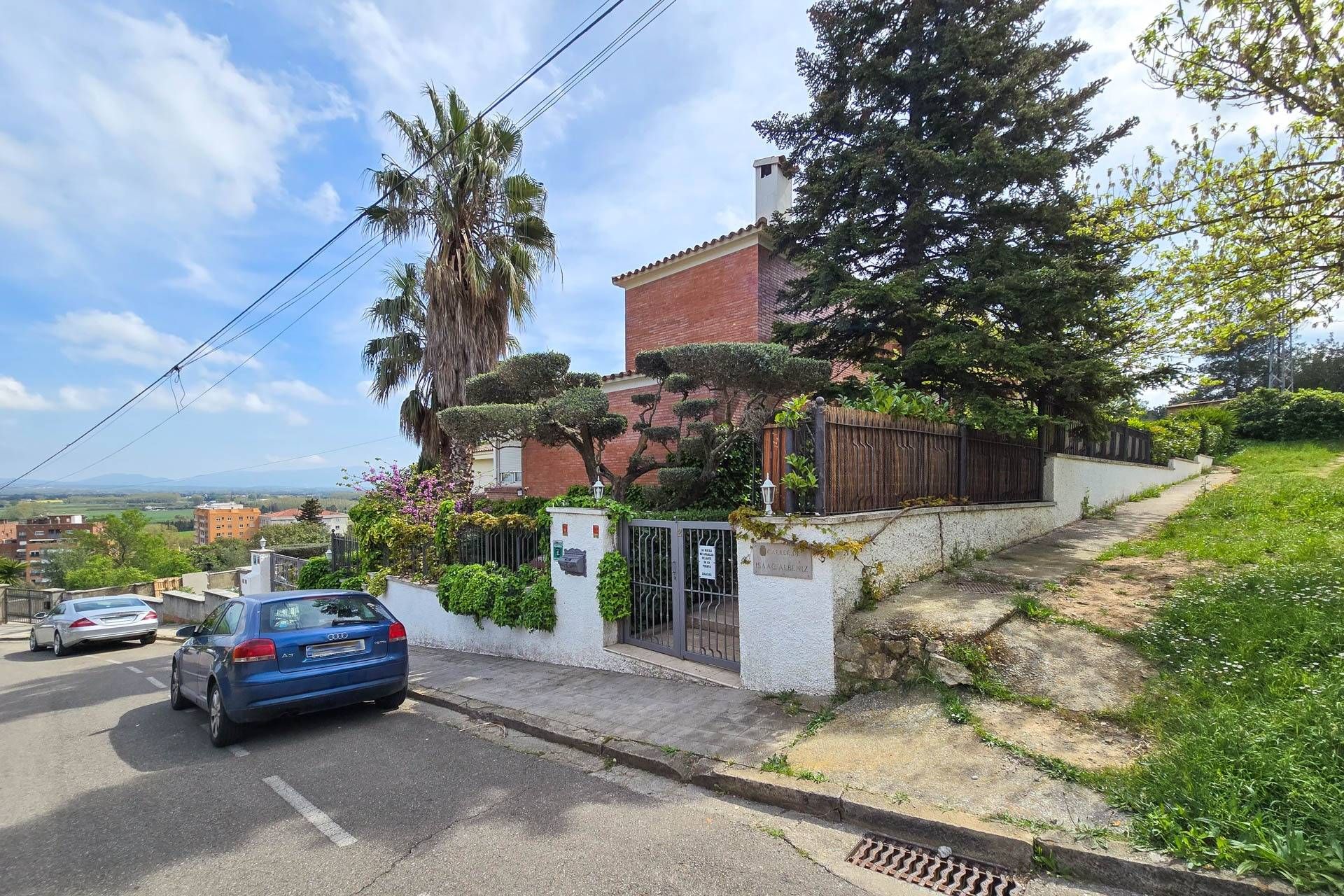 Exterior view of House or chalet for sale in Figueres  with Air Conditioner, Heating and Private garden