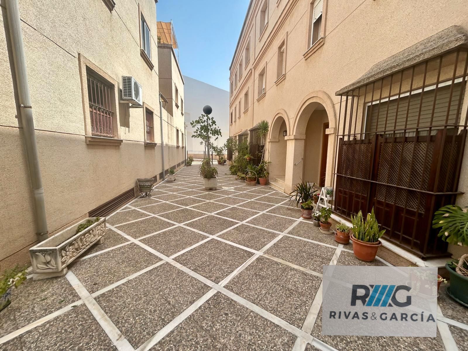Vista exterior de Casa adosada en venta en Jerez de la Frontera con Aire acondicionado y Terraza