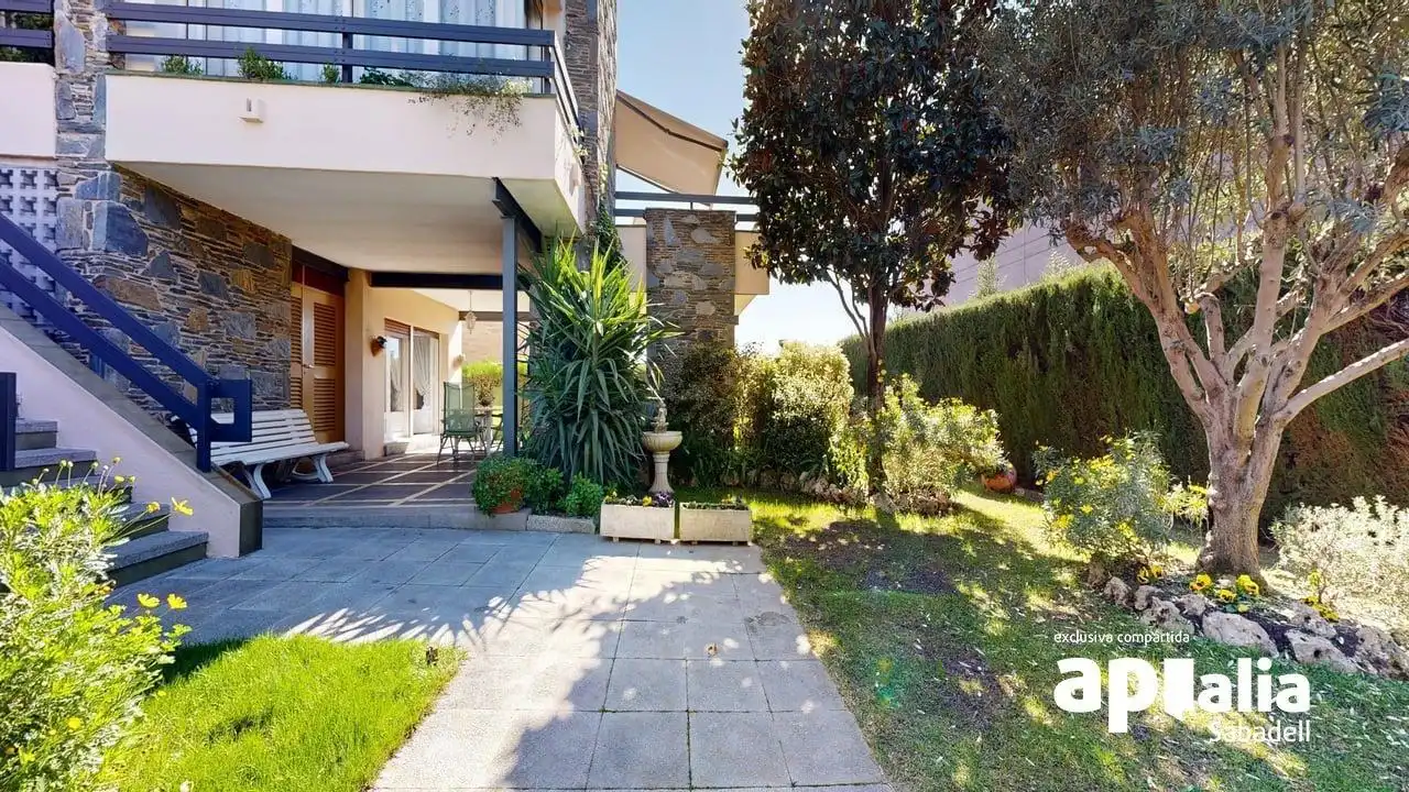 Jardí de Casa o xalet en venda en Barberà del Vallès amb Aire condicionat, Calefacció i Jardí privat