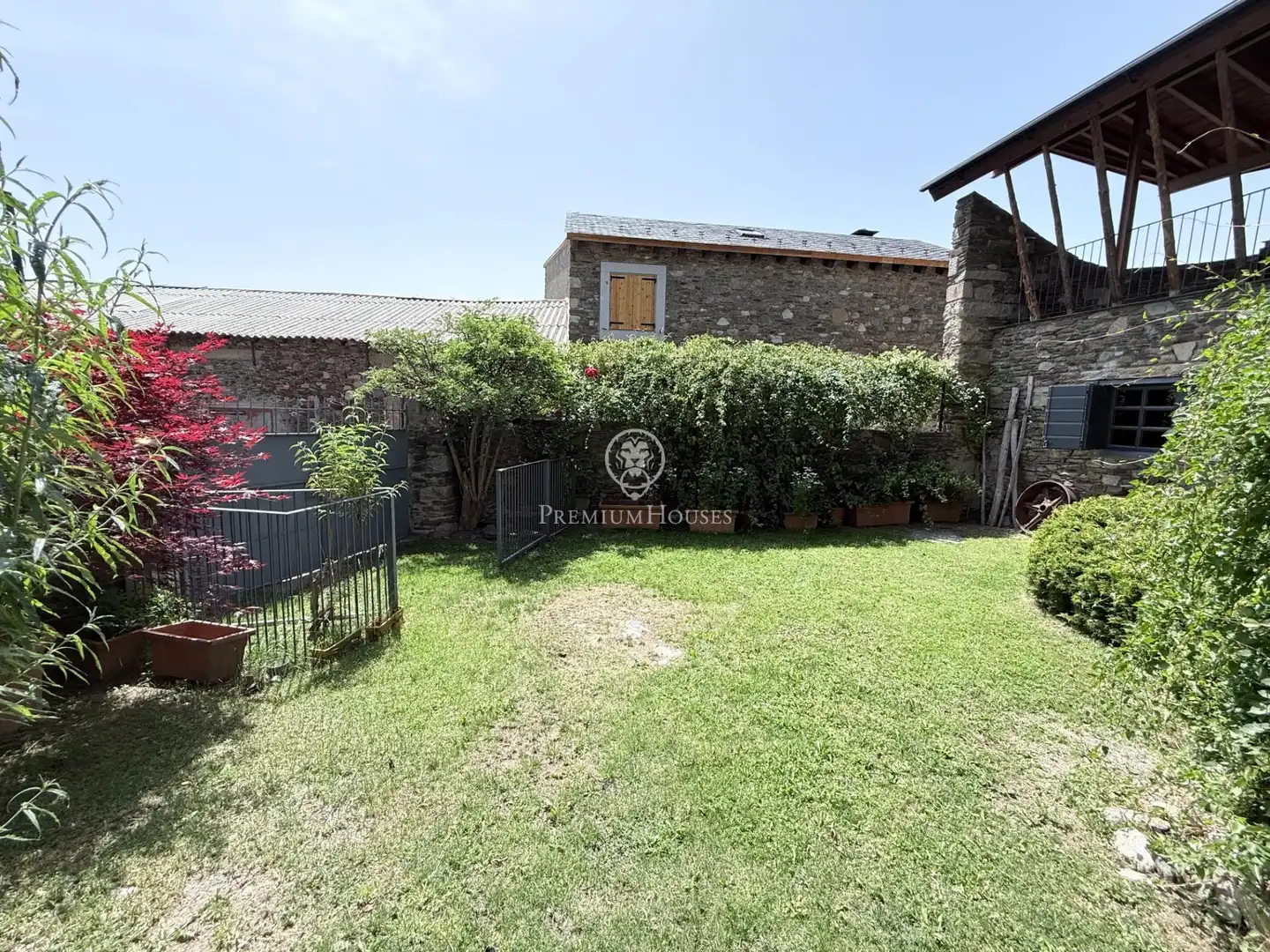 Vista exterior de Finca rústica en venda en Guils de Cerdanya amb Jardí privat i Traster