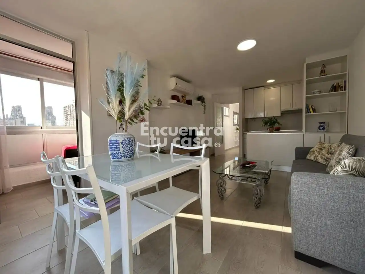 Flat with terrace for sale in Calle Londres, imagen 4
