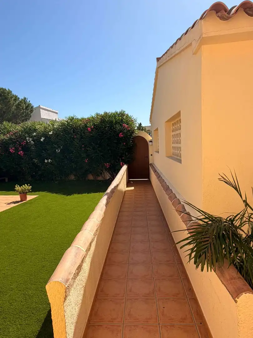 Vista exterior de Apartament per a compartir en Benitachell / El Poble Nou de Benitatxell amb Aire condicionat, Terrassa i Moblat