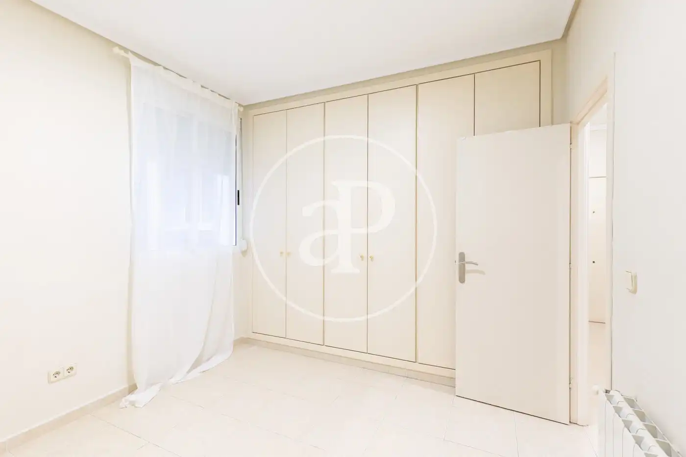 Schlafzimmer von Wohnung zur Miete in Valencia mit Klimaanlage und Heizung