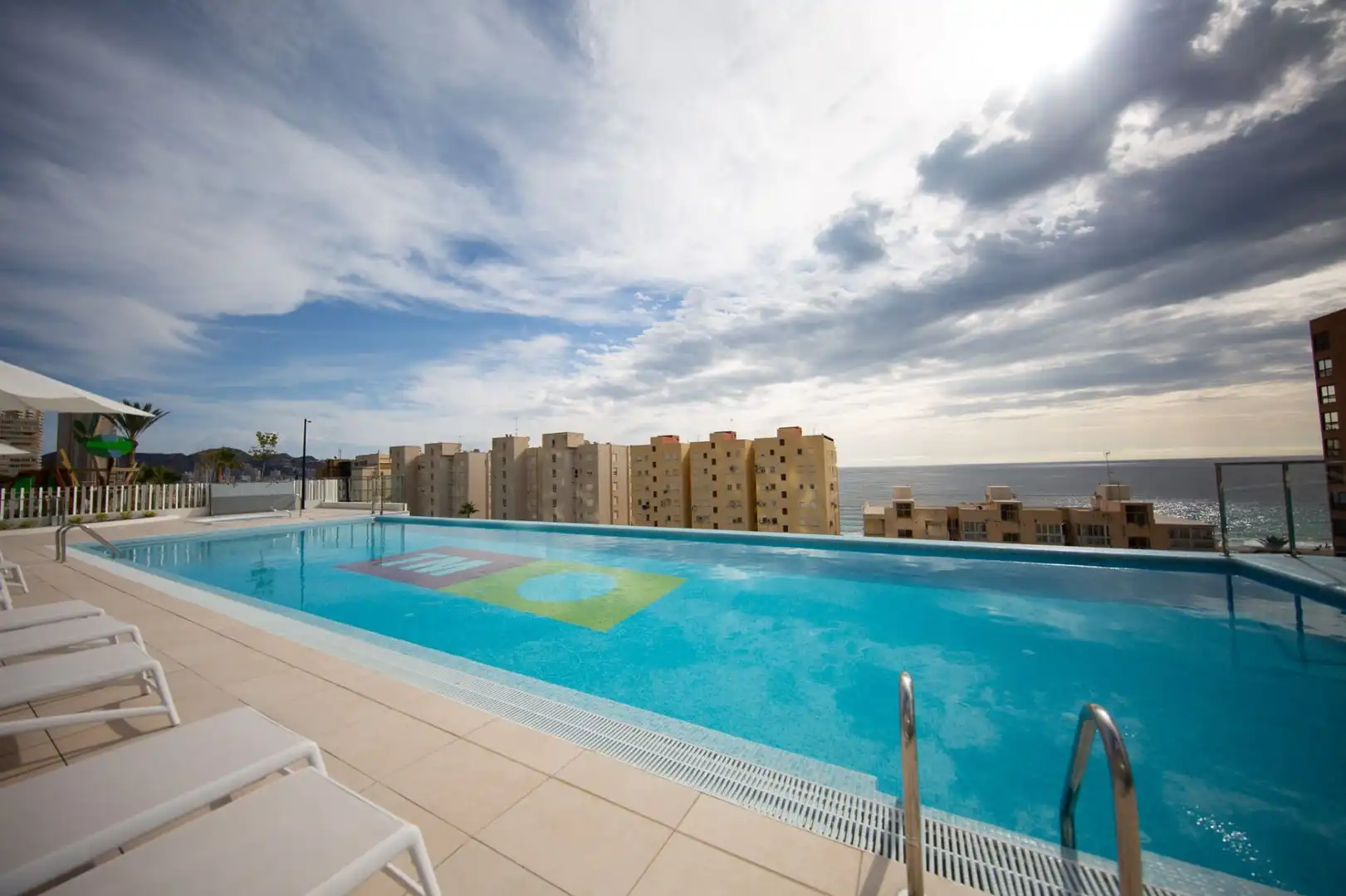 Piscina de Apartament en venda en Benidorm amb Aire condicionat, Calefacció i Terrassa