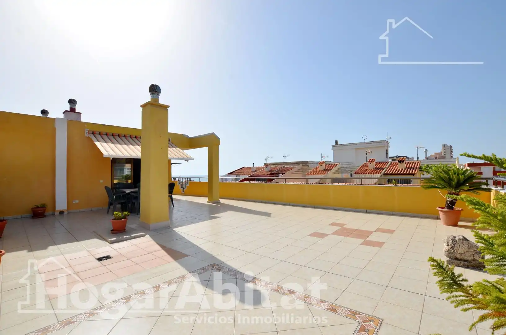 Vista exterior de Àtic en venda en Tavernes de la Valldigna amb Terrassa, Traster i Moblat