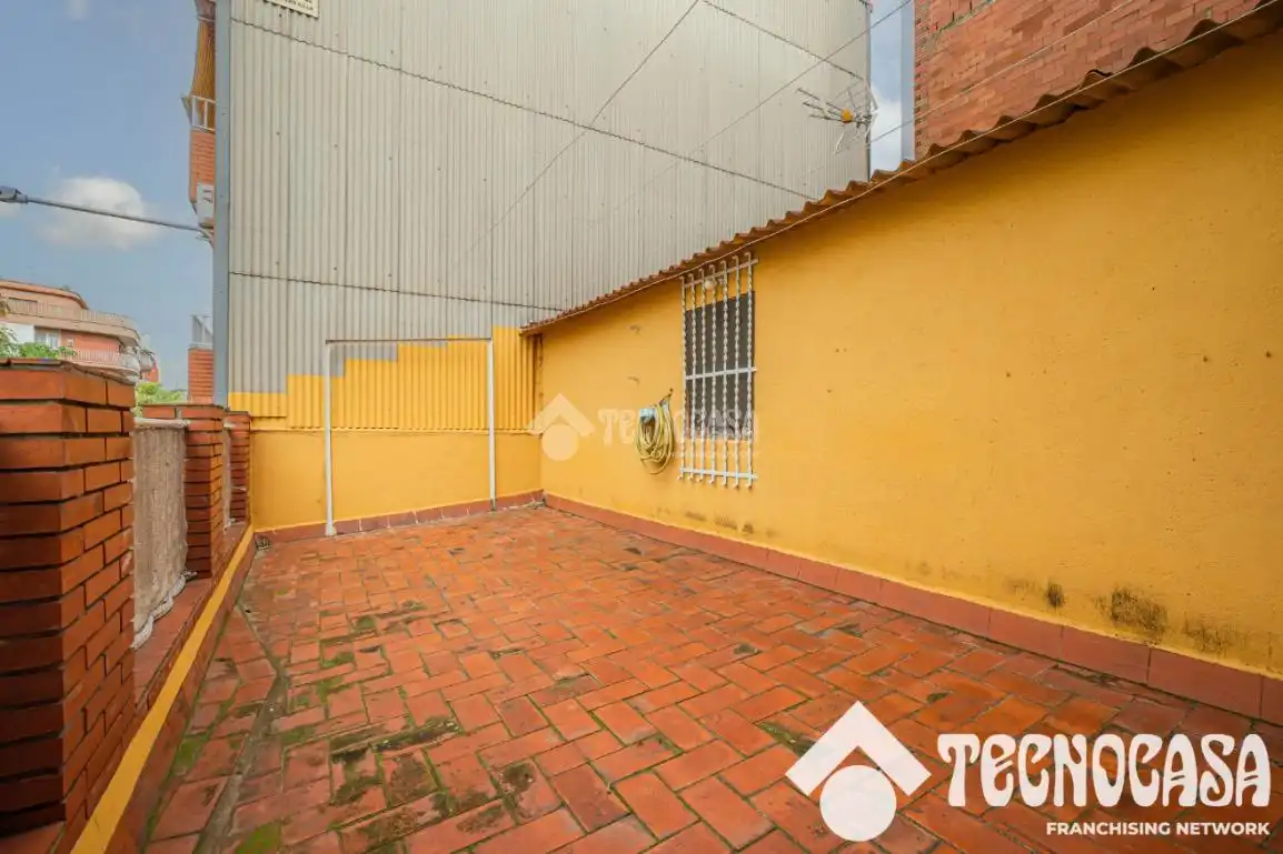 Vista exterior de Casa adosada en venda en Riu Nord