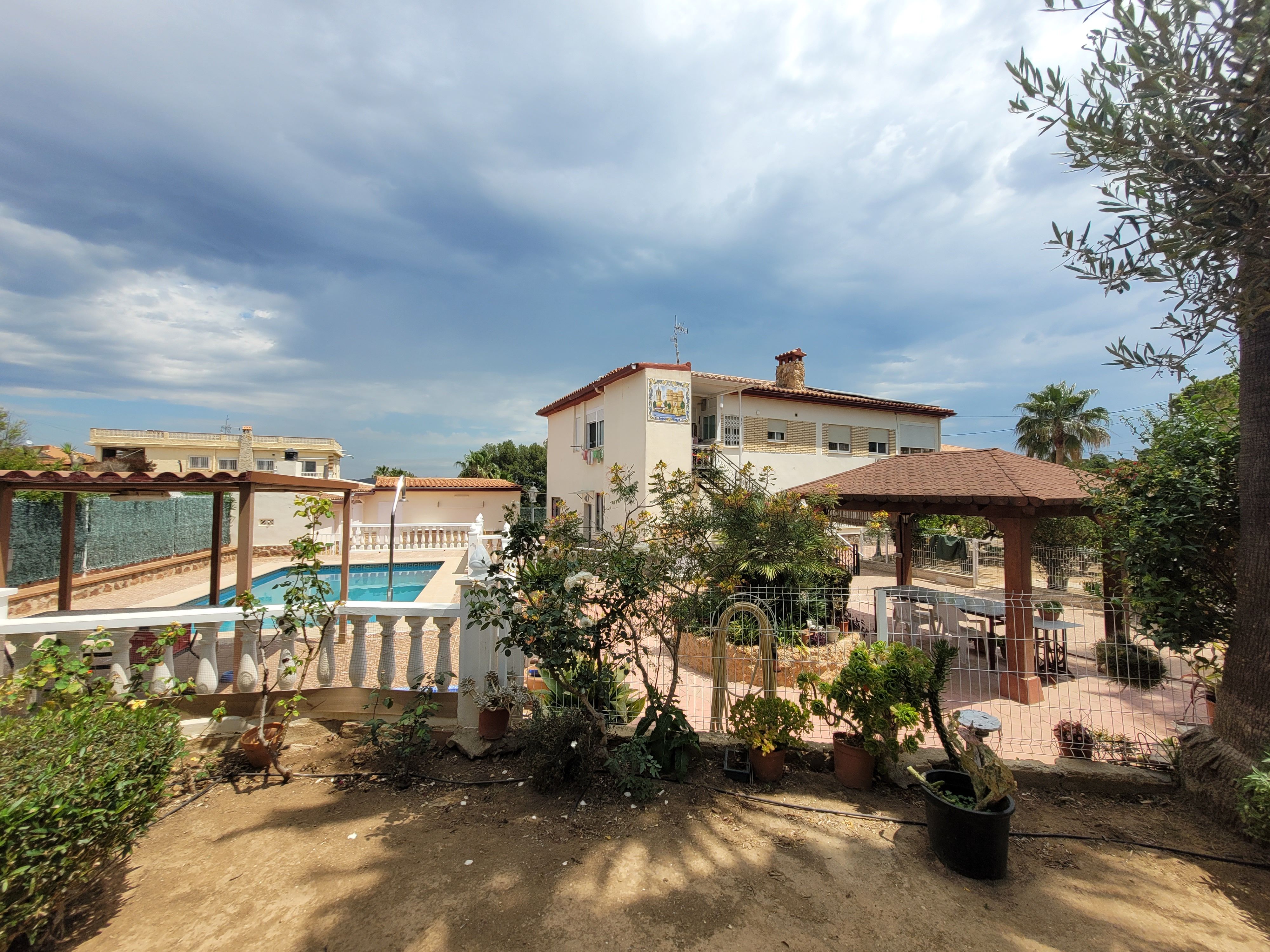 Piscina de Casa o chalet en venta en Montserrat con Aire acondicionado, Calefacción y Jardín privado