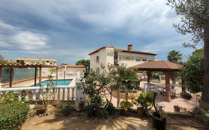 Piscina de Casa o xalet en venda en Montserrat amb Aire condicionat, Calefacció i Jardí privat