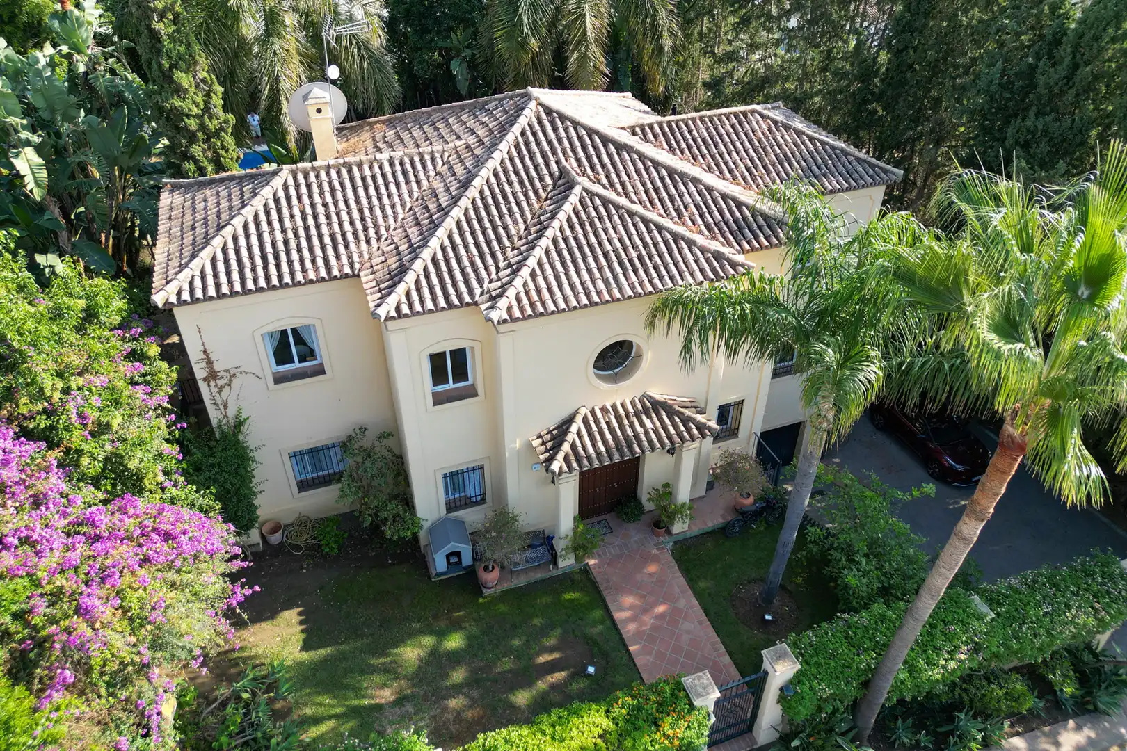 Vista exterior de Casa o chalet en venta en Marbella con Aire acondicionado, Jardín privado y Terraza