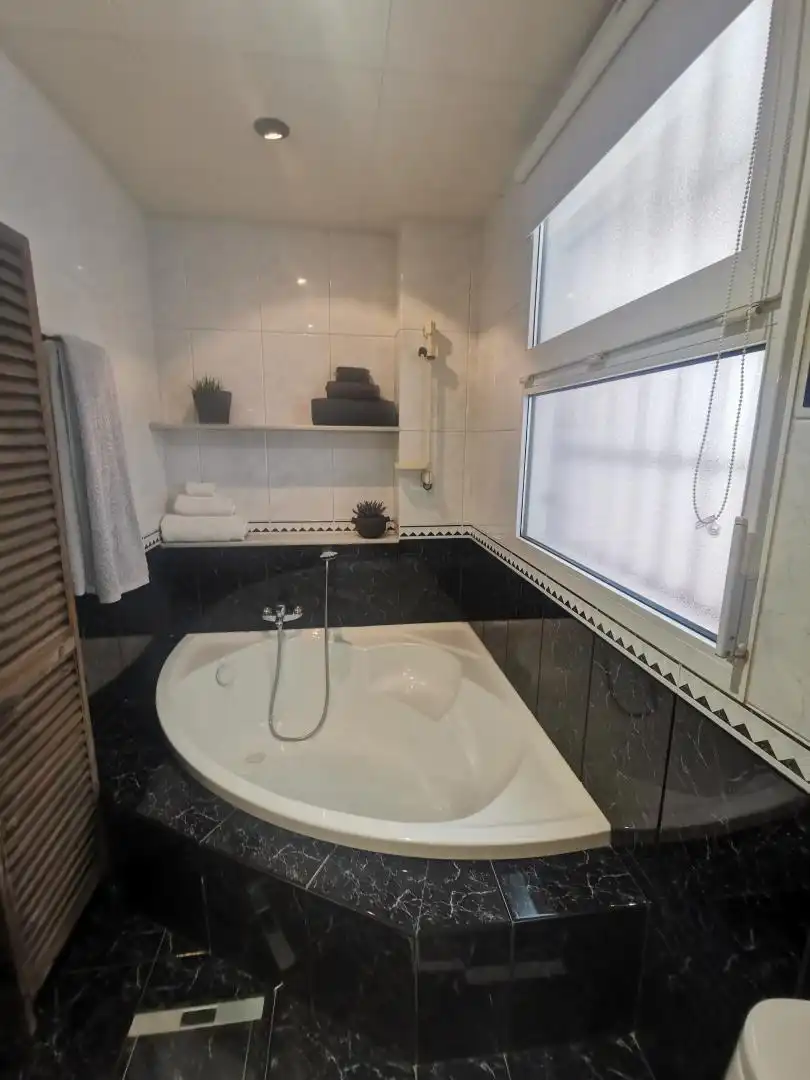 Bathroom of Flat for sale in Cornellà de Llobregat  with Air Conditioner, Heating and Terrace