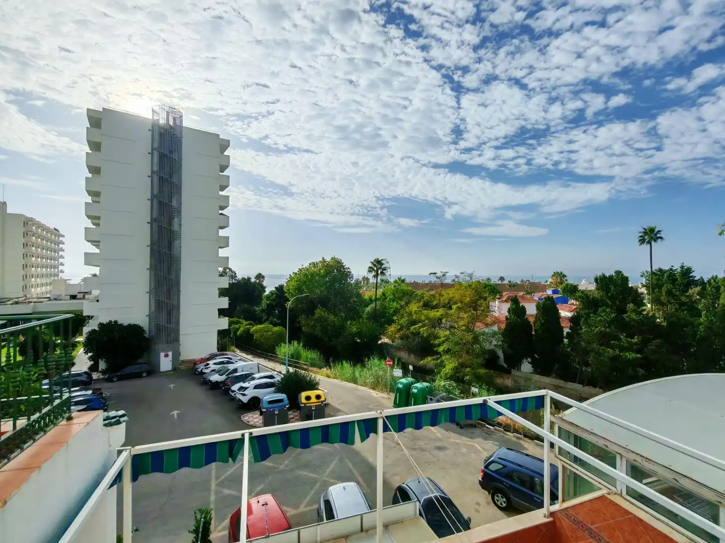 Vista exterior de Dúplex en venda en La Carihuela - Los Nidos