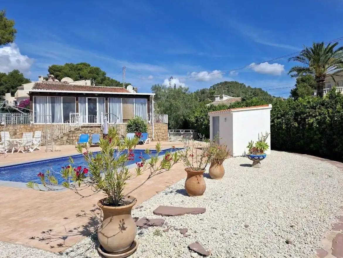 Vista exterior de Casa o xalet en venda en Benissa amb Calefacció, Jardí privat i Terrassa