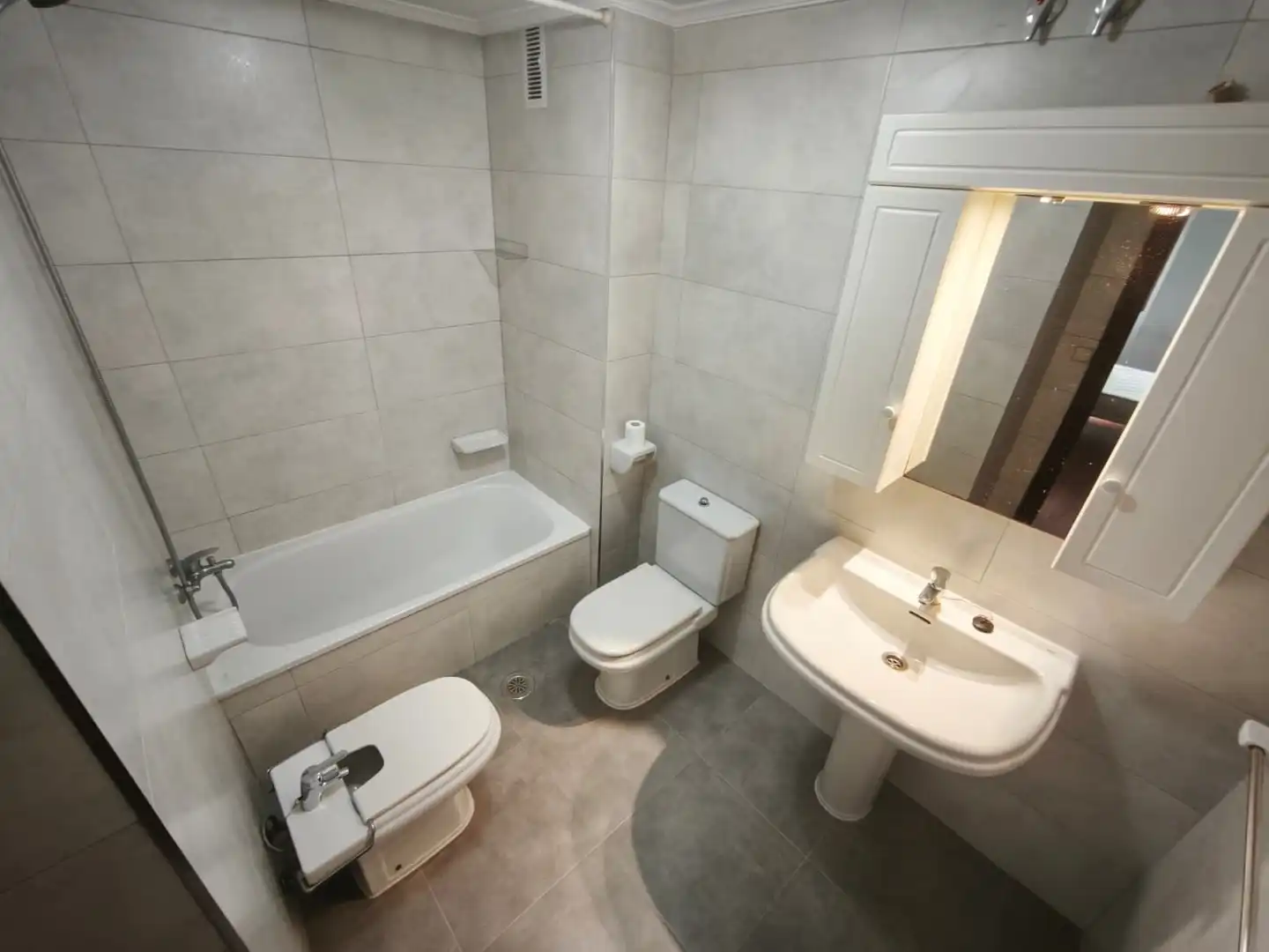 Baño de Piso en venta en Vigo  con Amueblado