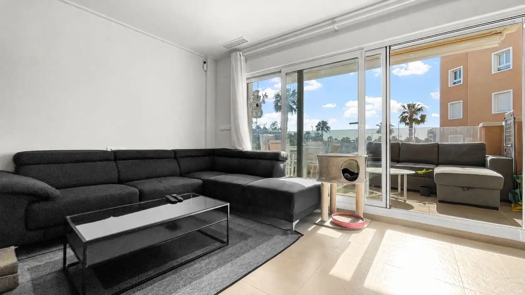 Sala d'estar de Apartament en venda en Guardamar del Segura amb Aire condicionat, Piscina i Forn