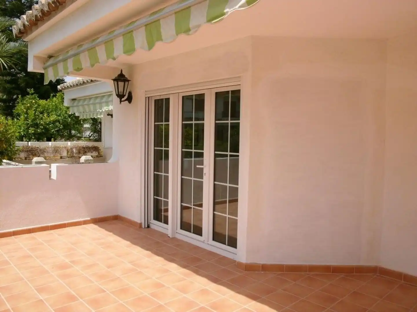 Terraza de Casa adosada en venta en El Puig de Santa Maria con Aire acondicionado, Calefacción y Jardín privado