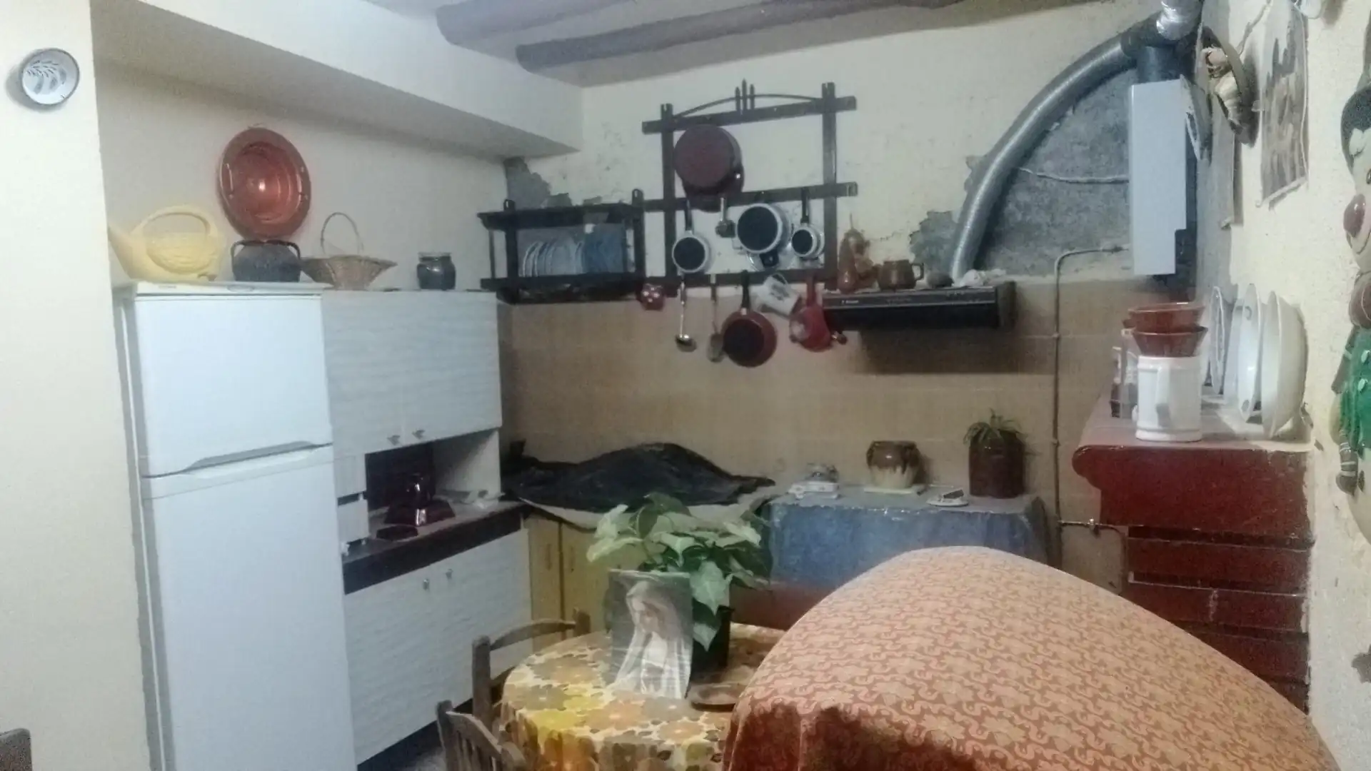 Cuina de Casa o xalet en venda en Cástaras amb Moblat i Balcó