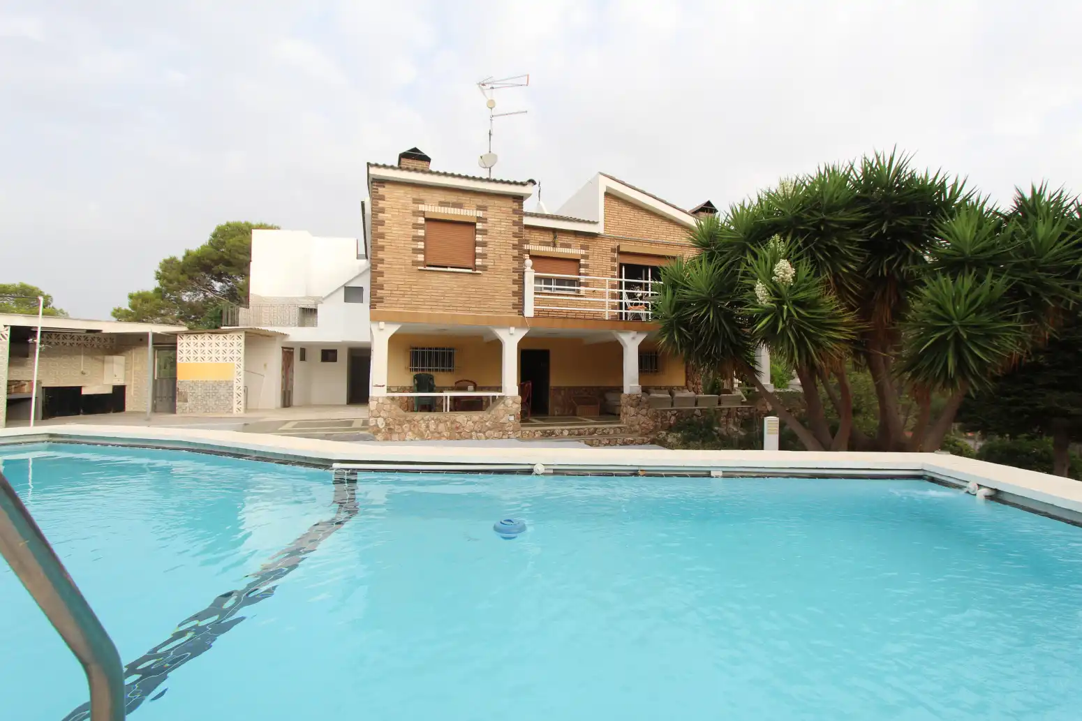 Piscina de Casa o xalet en venda en Torrent amb Aire condicionat, Calefacció i Terrassa