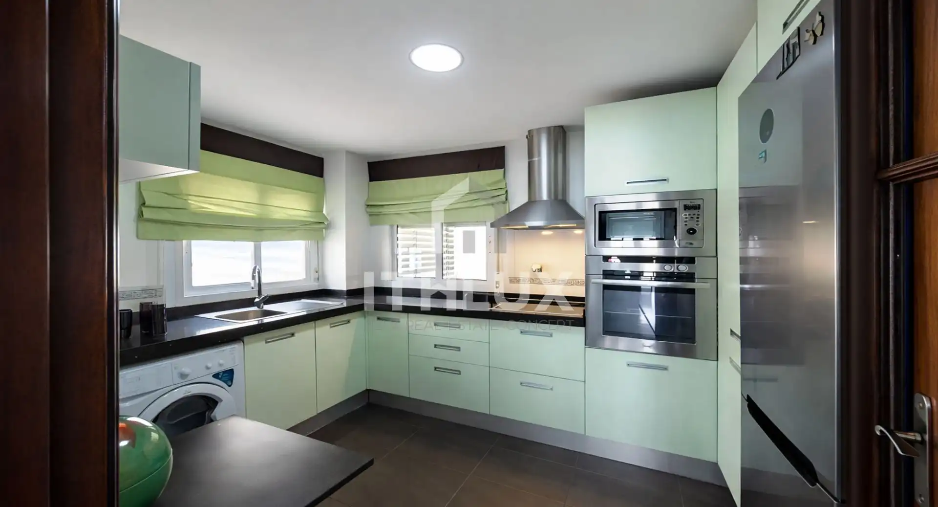 Kitchen of Flat for sale in Sevilla  with Air Conditioner and Terrace