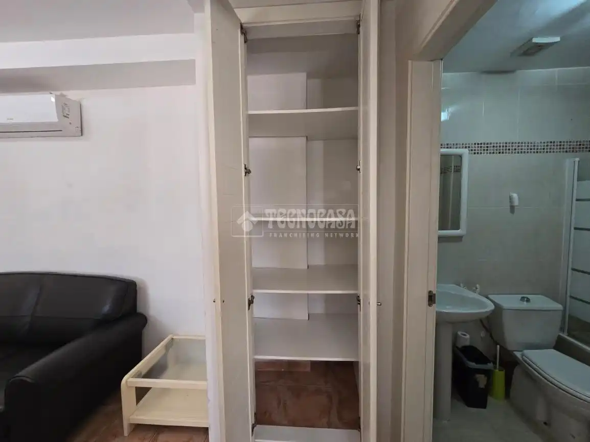 Habitación de Piso en venta en Vélez de Benaudalla con Aire acondicionado, Terraza y Piscina comunitaria