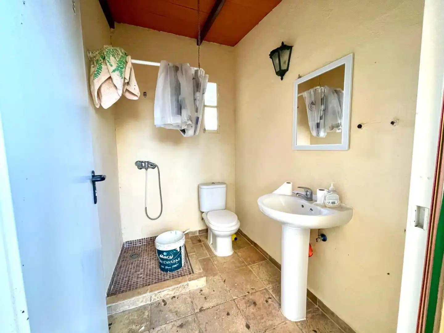 Bany de Finca rústica en venda en Valdepeñas amb Piscina