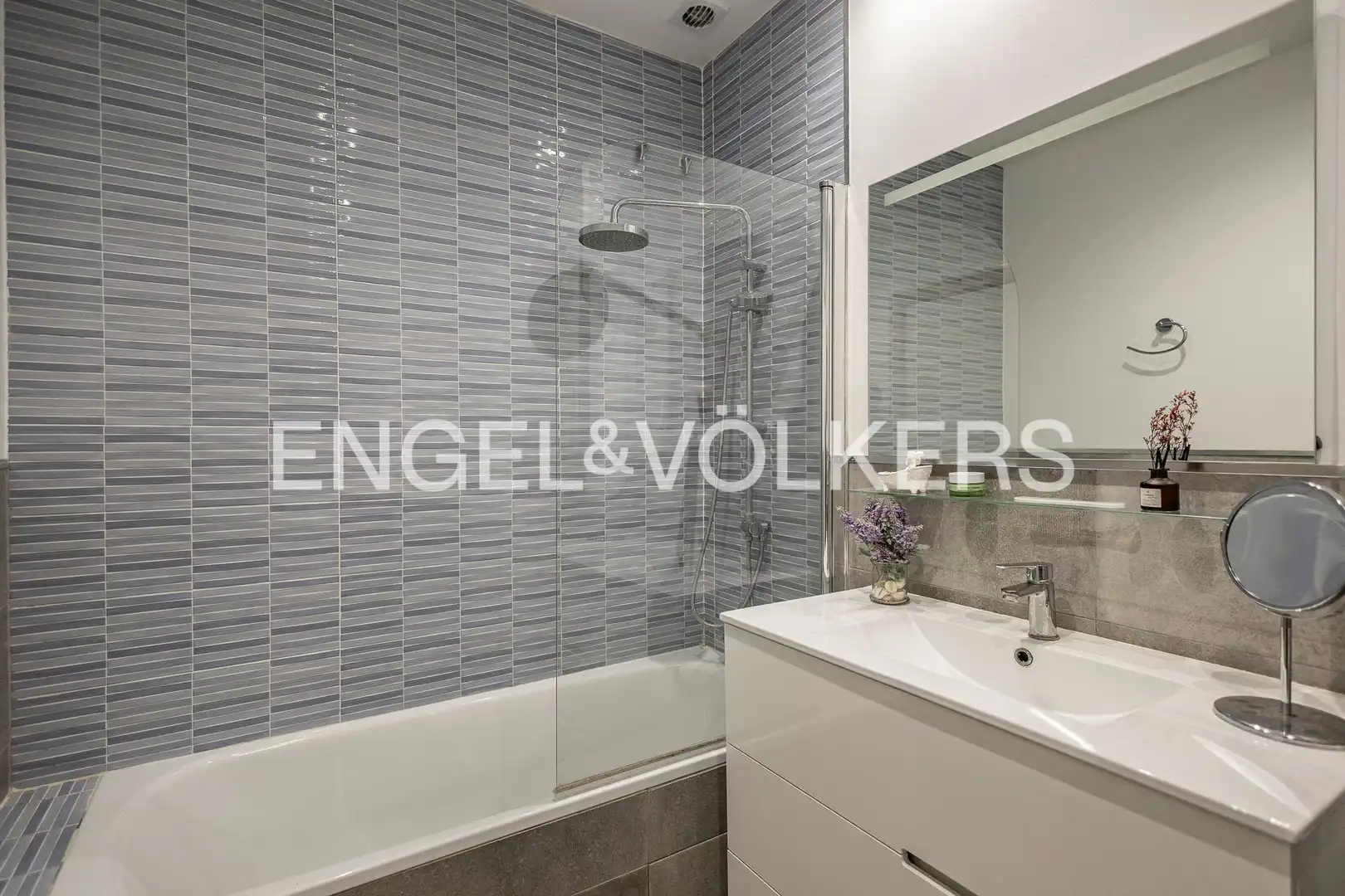 Baño de Apartamento en venta en Sant Feliu de Llobregat con Aire acondicionado, Calefacción y Jardín privado