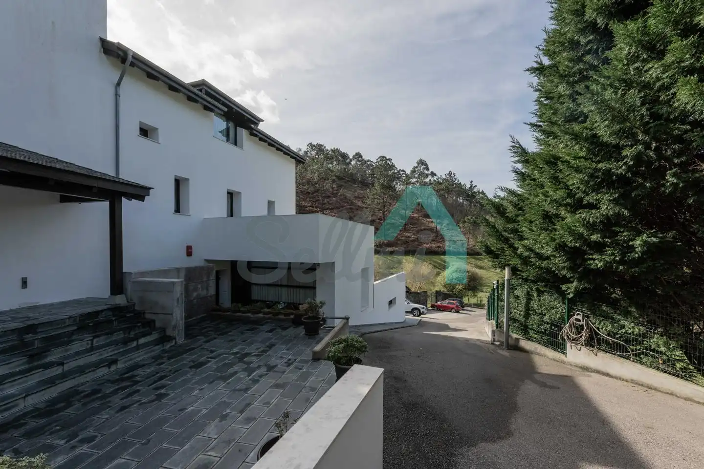 Vista exterior de Casa o xalet en venda en Valdés - Luarca amb Calefacció, Jardí privat i Terrassa