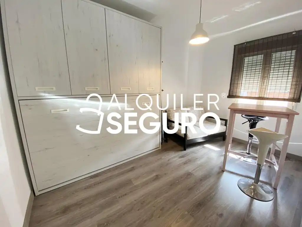 Bedroom of Flat for rent in Madrid  with Air Conditioner, Heating and Terrace