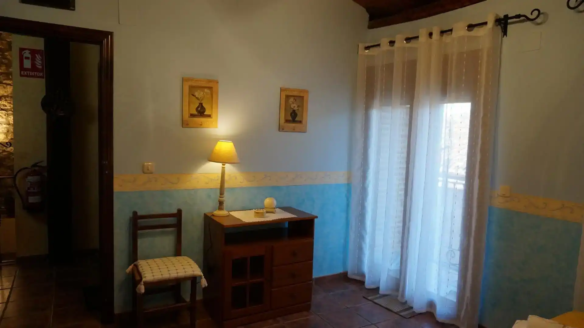 Dormitori de Casa adosada en venda en Valverde del Fresno amb Aire condicionat i Balcó