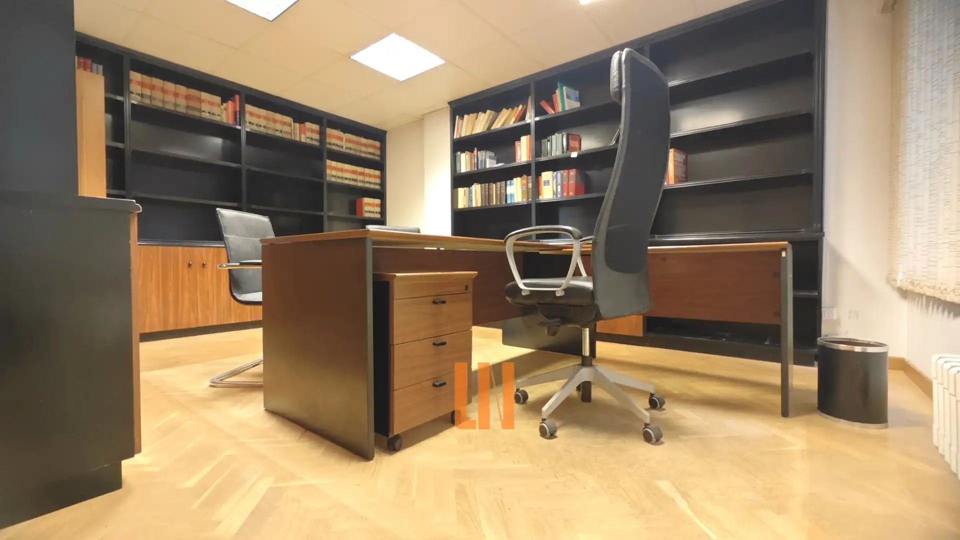 Büro zur Miete in A Coruña Capital  mit Heizung und Internet