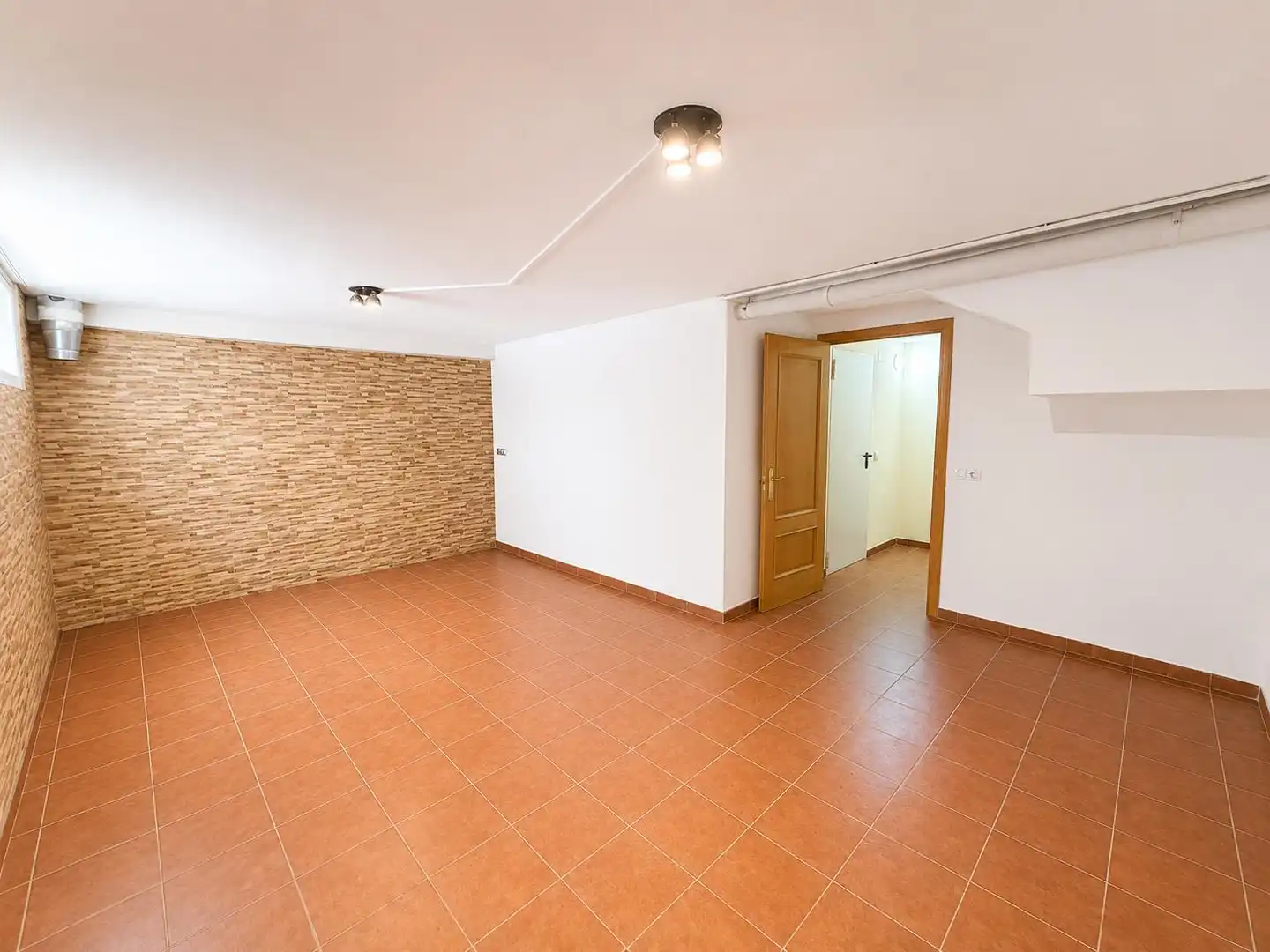 Einfamilien-Reihenhaus zur Miete in Alovera mit Heizung, Privatgarten und Ofen