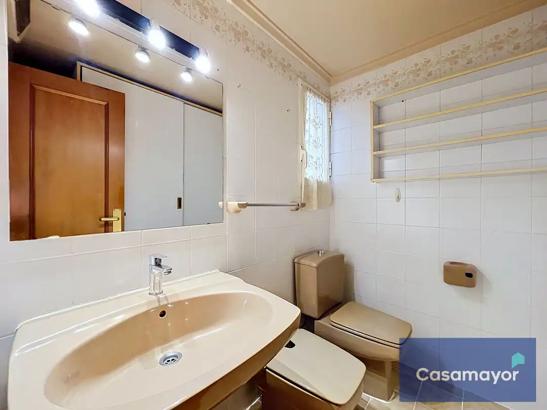 Badezimmer von Wohnung zum Verkauf in Alicante / Alacant mit Klimaanlage, Abstellraum und Balkon