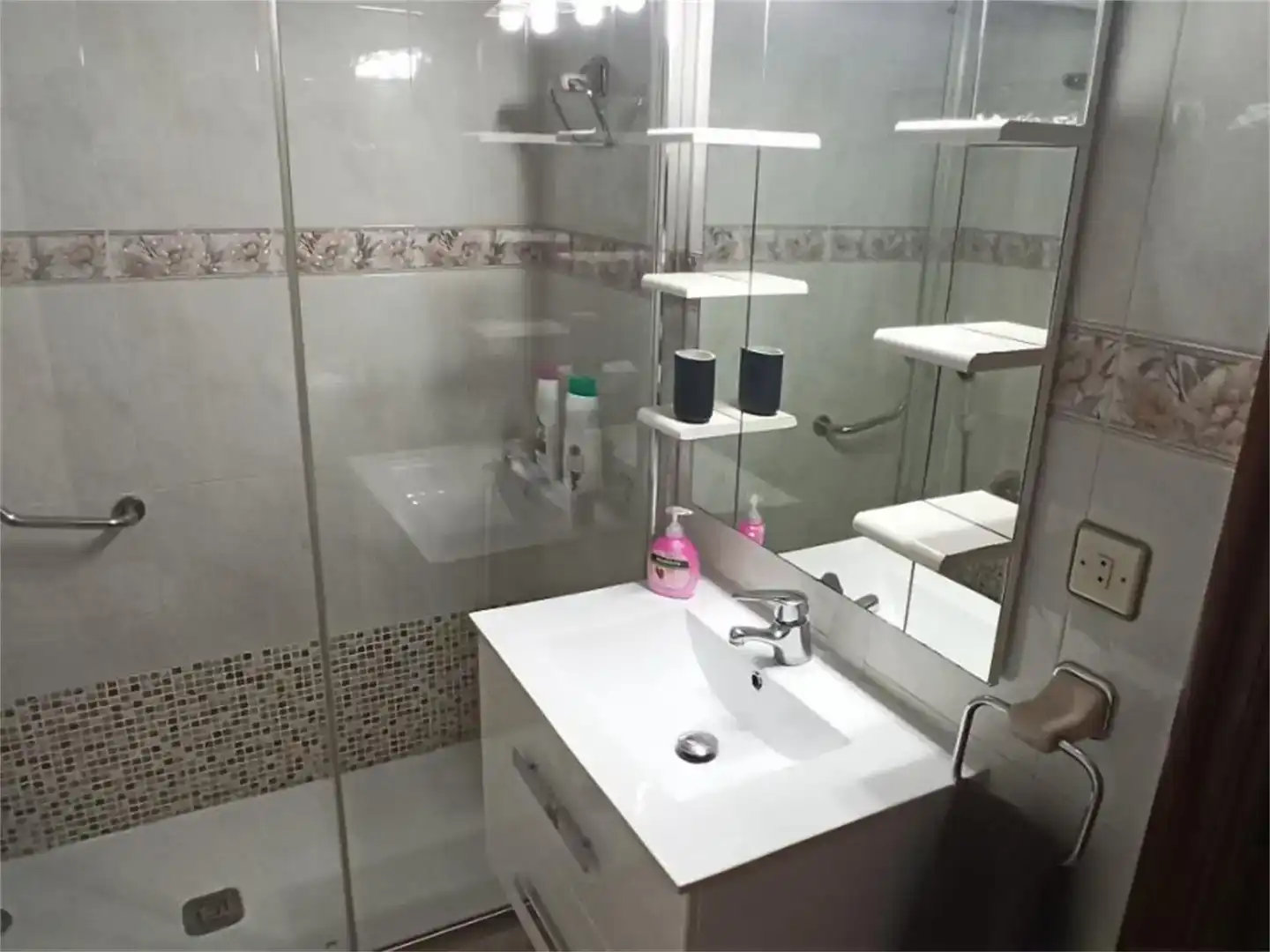 Baño de Piso para compartir en Gijón  con Amueblado y Balcón